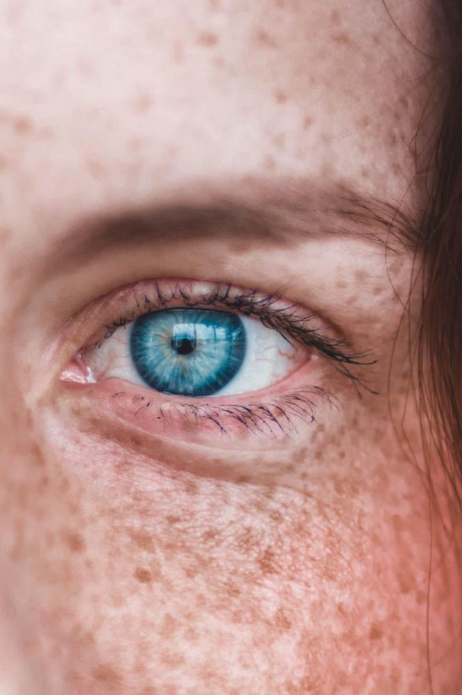 visuel-accueil-oeil-bleu-femme-1